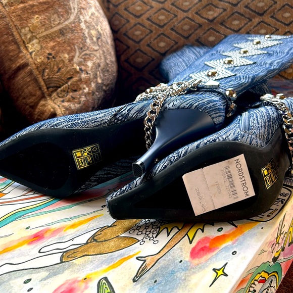 NWT JEFFREY CAMPBELL  DENIM BOOTS WITH SILVER STUDS AND RHINESTONES IN SIZE 6 - Picture 4 of 5
